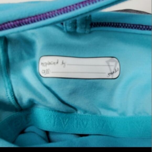 14 IVIVVA BUILT IN BRA girls gray TANK LULULEMON - Picture 3 of 6